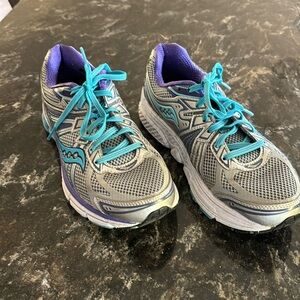 Saucony size 9 tennis shoes